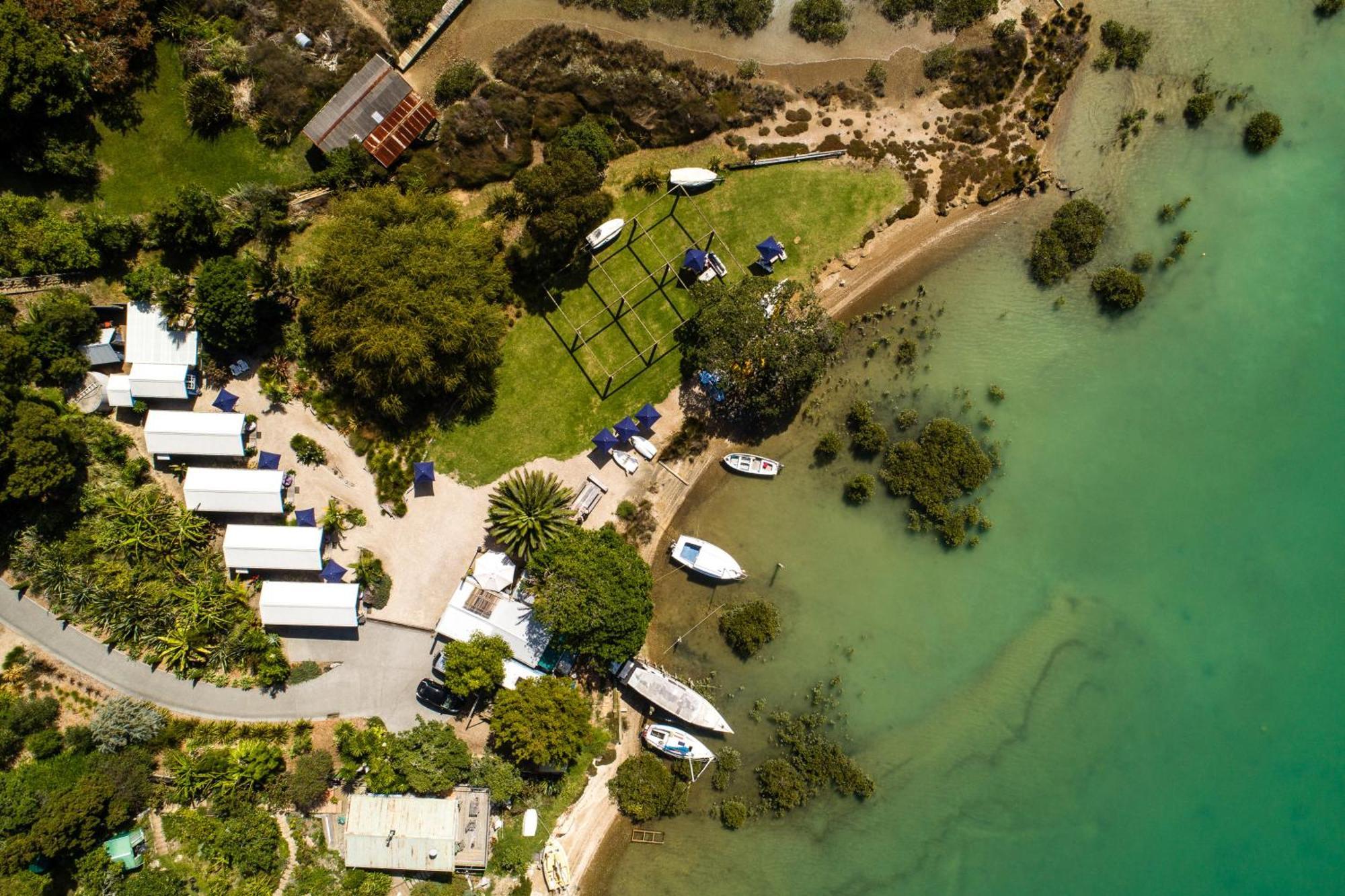 Appartamento Boatsheds On The Bay, Waiheke Island Ostend Esterno foto
