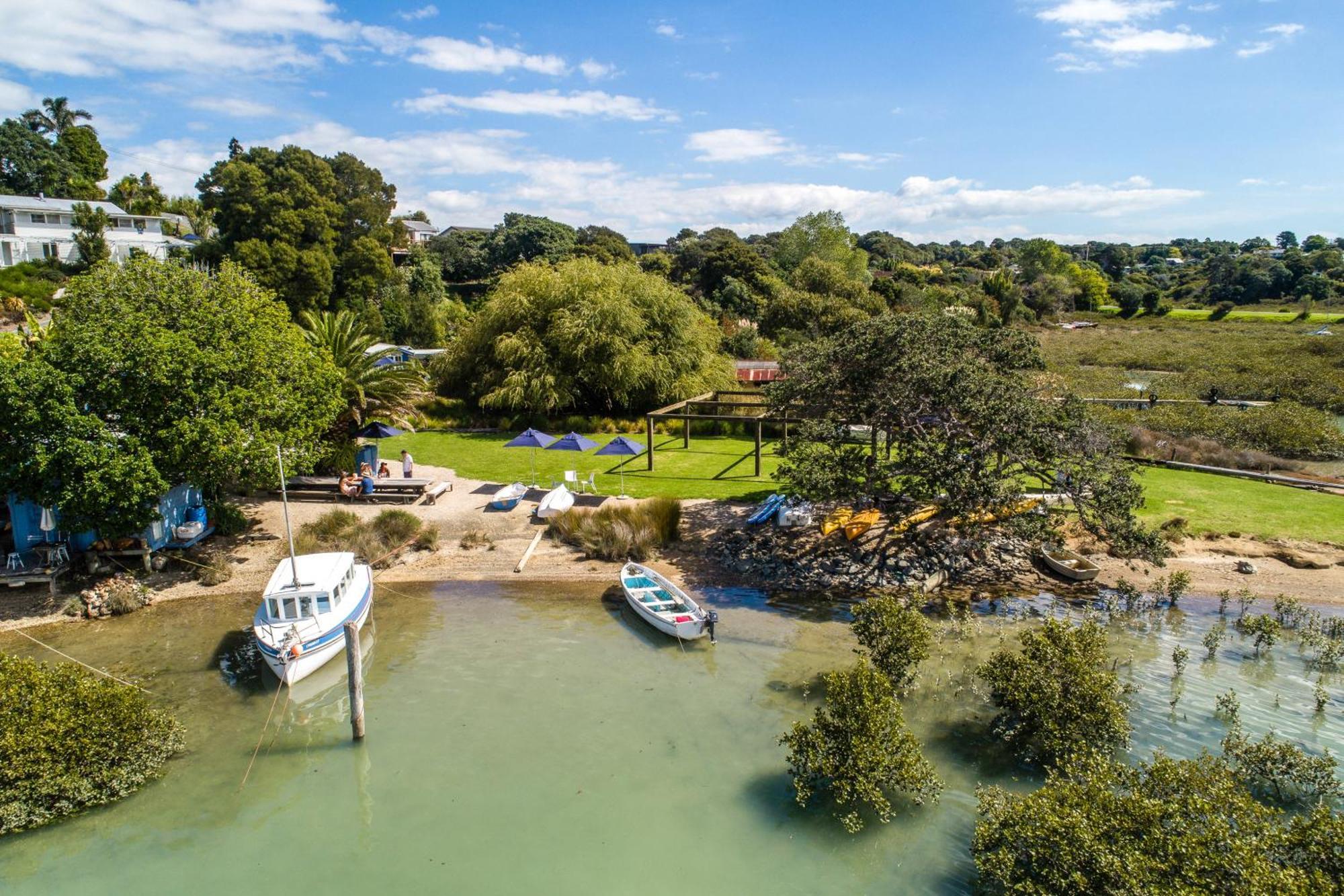 Appartamento Boatsheds On The Bay, Waiheke Island Ostend Esterno foto